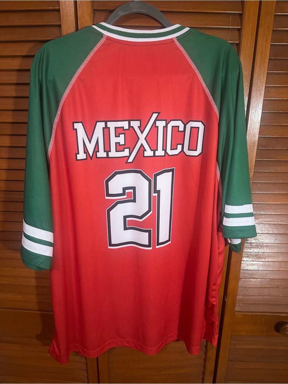 Hybrid & company Red and Green Athletic V-neck Mexico Jersey 2XL